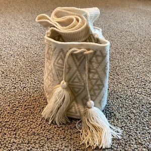 NWOT Handwoven Cinch Closure Bucket Bag Cream and Tan